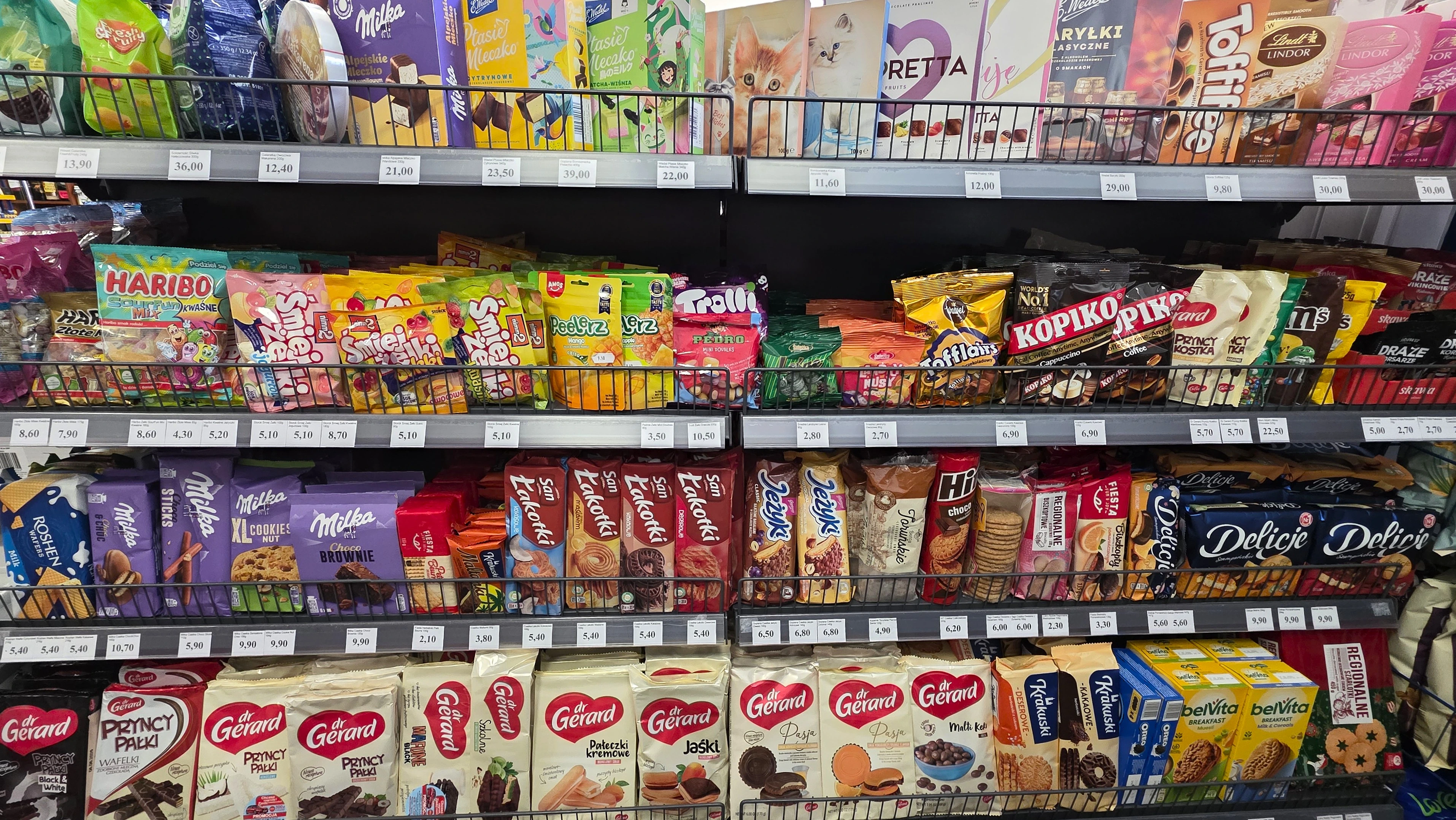 Psy mile widziane – Delikatesy Korona Prądnik Czerwony
